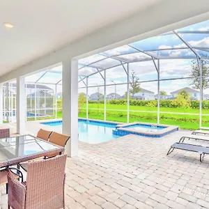 Holiday home Stunning 8br With Bbq Pool And Theater, Davenport